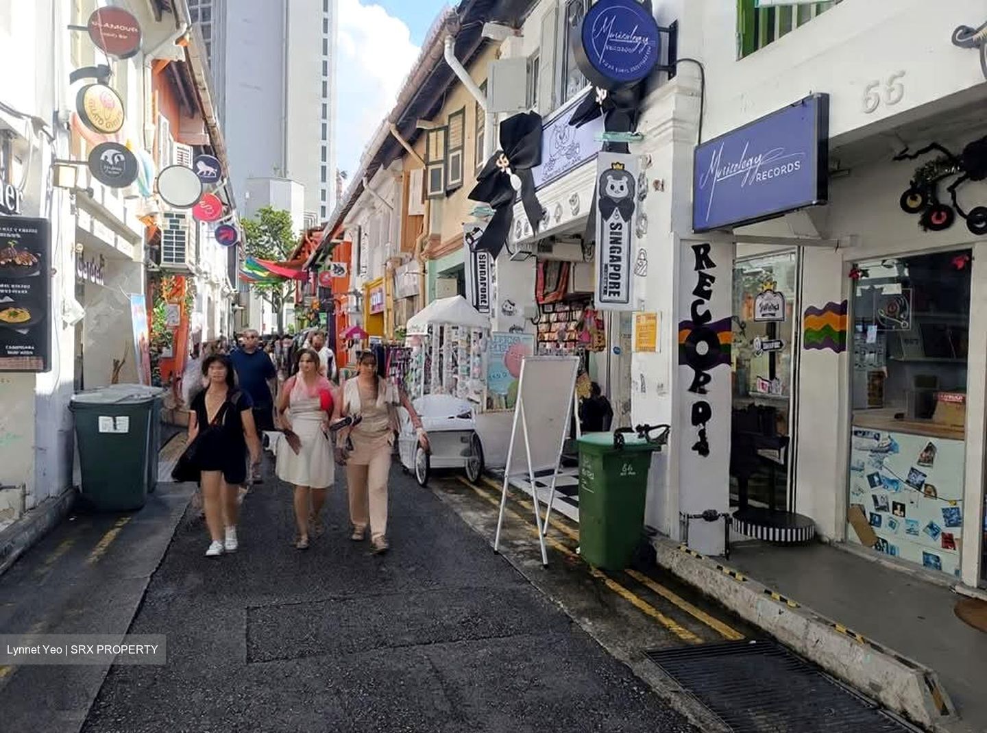 North Bridge Road (D7), Retail #584149081